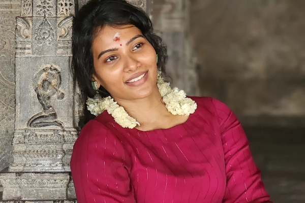 ஹோம்லியாக இருந்த திவ்யா துரைசாமியா இப்படி? பீச் போட்டோ பார்த்து ரசிகர்கள் அதிர்ச்சி | Dhivya Duraisamy Hot Pics Shocks Fans