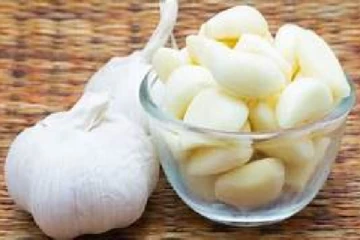 සෑම දිනකම ආහාර වේලට ඔබත් සුදුළූණු එකතු කළ යුතු හේතු මෙන්න!