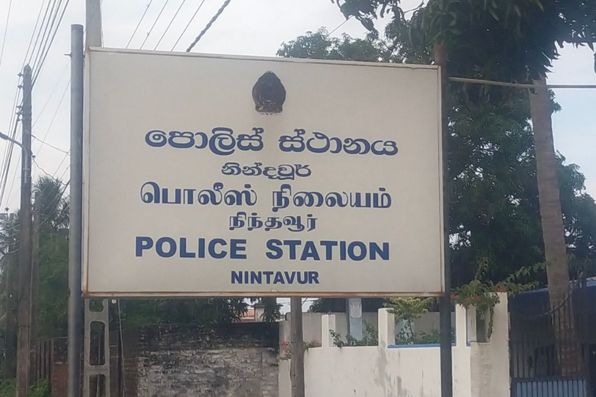 அம்பாறையில் நாற்சந்தி ஒன்றில் மோதிக் கொண்ட வாகனங்கள்! இருவர் காயம் | Motorcycle And Three Wheeler Accident Ampara