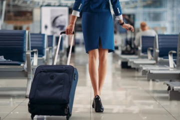 பெண் அதிகாரியின் செருப்பு, மற்றும் Bag இற்கு 63 ஆயிரம் ரூபா செலுத்திய மின்சார சபை!