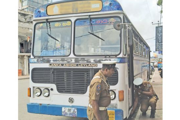 பேருந்தில் பாலியல் சேட்டை - சிறிலங்கா கடற்படை வீரர் கைது | Sexual Assault On The Bus Sri Lanka Navy Arrested பேருந்தில் பாலியல் சேட்டை - சிறிலங்கா கடற்படை வீரர் கைது | Sexual Assault On The Bus Sri Lanka Navy Arrested