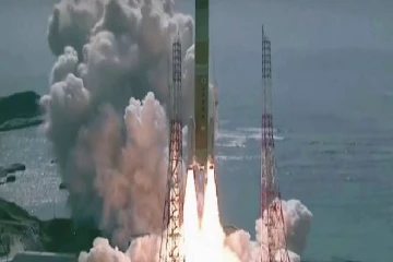 செயற்கை கோளை சுமந்துச்சென்ற ராக்கெட் விண்ணிலேயே அழிப்பு...!