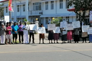 அனுமதியற்ற மதுபான சாலைகளுக்கு எதிராக பூநகரியில் ஆர்ப்பாட்டம்