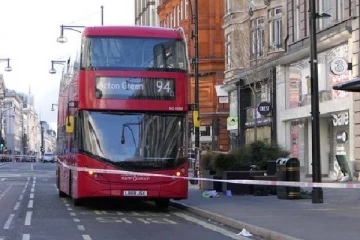 லண்டன் பேருந்தில் பதறவைக்கும் சம்பவம்: இரத்தவெள்ளத்தில் மீட்கப்பட்ட இளைஞர்
