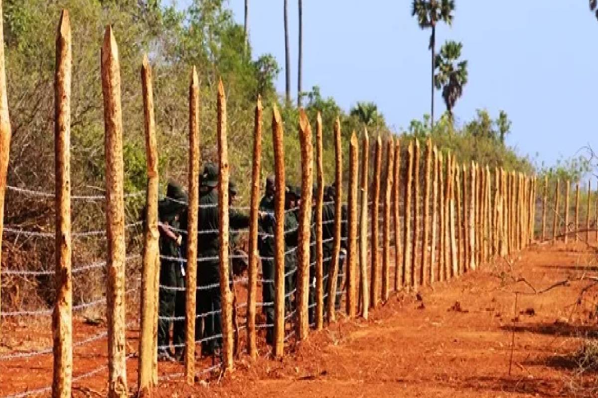 காணி சுவீகரிப்பிற்கு எதிர்ப்பு தெரிவித்து தமிழர் பகுதிகளில் வெடிக்கும் தொடர் போராட்டம் | Goverment Against Protest Today காணி சுவீகரிப்பிற்கு எதிர்ப்பு தெரிவித்து தமிழர் பகுதிகளில் வெடிக்கும் தொடர் போராட்டம் | Goverment Against Protest Today