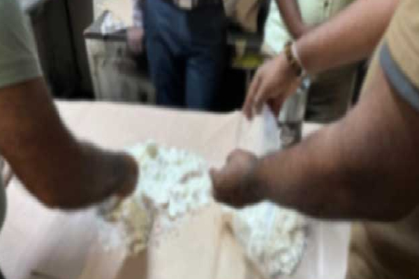 வெளிநாட்டிலிருந்து கட்டுநாயக்காவிற்கு வந்த பொதி : சிக்கிய மூவர் | Cocaine Sent From Colombia To Katunayake