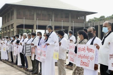 இன்றும் சபை அமர்வை  புறக்கணித்த  சஜித் அணி!