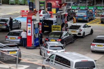 பிரித்தானியாவின் எரிபொருள் தட்டுப்பாடு: மக்கள் பீதியடைவதை கட்டுப்படுத்த அரசு எடுக்கும் அதிரடி நடவடிக்கைகள்!