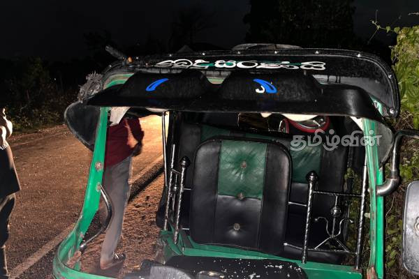 வவுனியா பூந்தோட்டம் வீதியில் இடம்பெற்ற விபத்தில் 7 பேர் காயம்!! | Vavuniya Accident Today