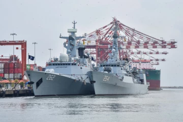கொழும்பு துறைமுகத்தை வந்தடைந்த பாகிஸ்தான் போர்க் கப்பல்கள்