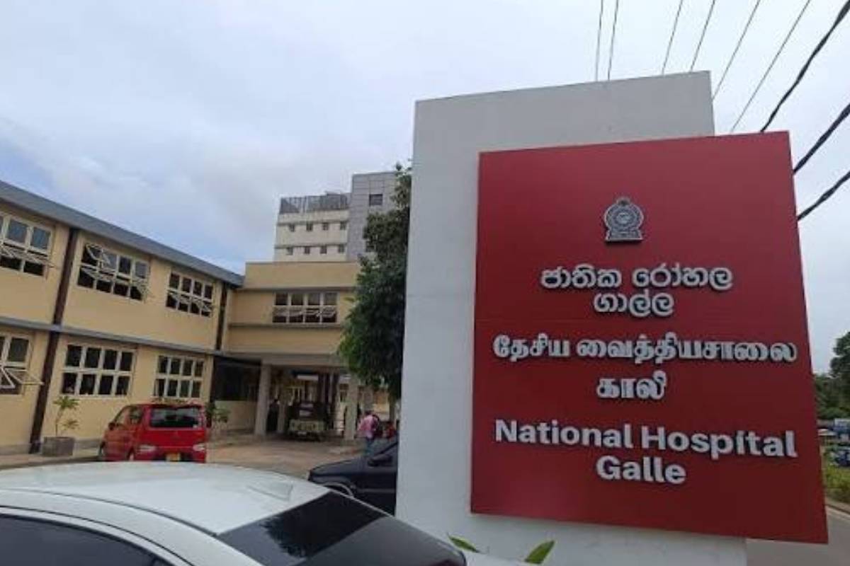 காலி தேசிய வைத்தியசாலை வளாகத்தில் தீப்பரவல் - மின்சாரமும் துண்டிப்பு | Fire Breaks Out At Galle National Hospital காலி தேசிய வைத்தியசாலை வளாகத்தில் தீப்பரவல் - மின்சாரமும் துண்டிப்பு | Fire Breaks Out At Galle National Hospital