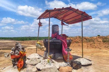 ஆதிலிங்கம் உடைக்கப்பட்டதன் பின்னணியில் அரசே - யாழில் இடித்துரைப்பு