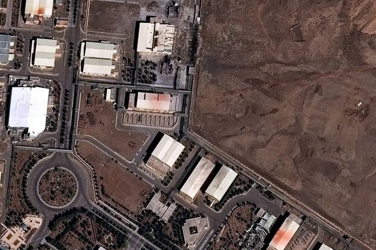 ஈரானுக்கு அடுத்தடுத்து பேரிடி.. மற்றுமொரு முக்கிய தளம் தாக்கப்பட்டதாக தகவல்! | Israel Attacked Key Iranian Petrochemical Facility ஈரானுக்கு அடுத்தடுத்து பேரிடி.. மற்றுமொரு முக்கிய தளம் தாக்கப்பட்டதாக தகவல்! | Israel Attacked Key Iranian Petrochemical Facility