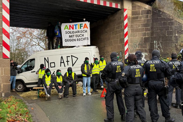 ஏற்கனவே இருக்கும் தொல்லை போதாதென்று... ஜேர்மனியில் புலம்பெயர்தலுக்கு எதிராக மீண்டும் ஒரு அமைப்பு | Gd Rally Against Aslyum Seekers In Germany