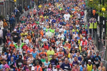 பிரித்தானியாவில் மரதன் ஓட்டத்தில் தமிழரின் அடையாளத்தை தாங்கி கலந்து கொண்ட ஈழத் தமிழர்!