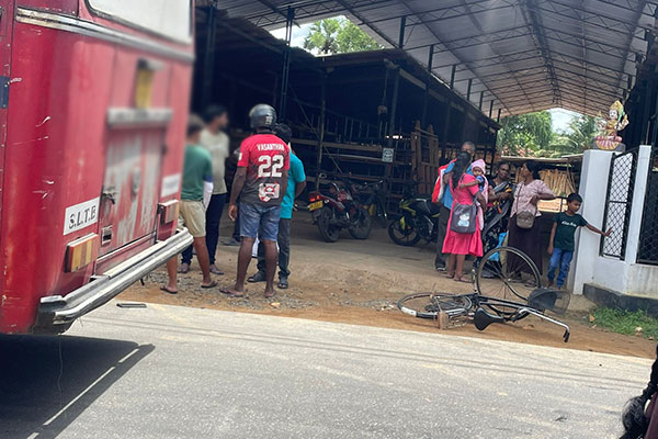 யாழ். தும்பளையில் இடம்பெற்ற விபத்தில் ஒருவர் படுகாயம் | One Person Injured In An Accident In Jaffna
