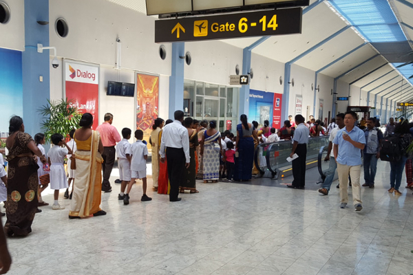 வீட்டுப்பணிகளுக்காக  வெளிநாடு செல்லும் இலங்கைப் பெண்களின் வயதெல்லை குறைப்பு! | Age Correction For Domestic Workers Sent Abroad