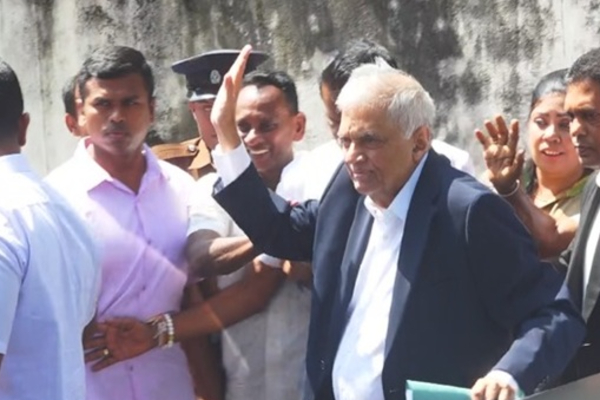 வரிசை யுகத்தை முடித்த பெருந்தலைவரே ரணில்! முன்னாள் அமைச்சர் பெருமிதம் | Ranil Case Updates வரிசை யுகத்தை முடித்த பெருந்தலைவரே ரணில்! முன்னாள் அமைச்சர் பெருமிதம் | Ranil Case Updates