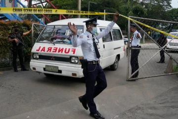 பிலிப்பைன்ஸில் பட்டமளிப்பு விழாவில் நேர்ந்த விபரீதம்: மூவர் பலி