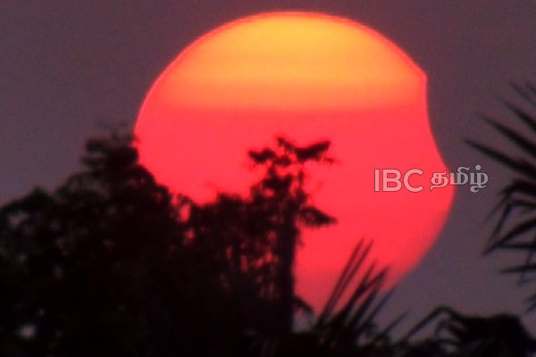 யாழில் தென்பட்ட சூரிய கிரகணம்..! (படங்கள்) | Solar Eclipse In Jaffna