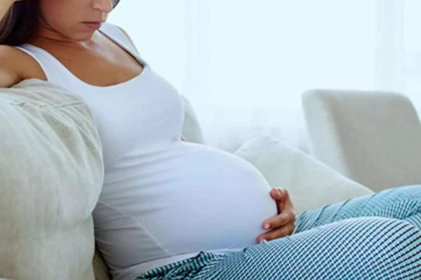 தாயின் காதலனால் கர்ப்பமான பாடசாலை மாணவி ; தமிழர் பகுதியில் அதிர்ச்சி சம்பவம் | Girl Abuse In Ampara