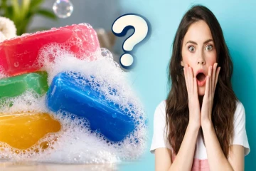 எந்த நிறச் சோப்பாக இருந்தாலும் நுரை மட்டும் ஏன் வெள்ளை? காரணம் இது தான்!