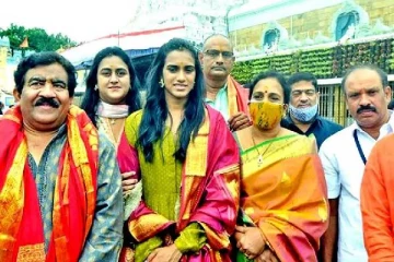 திருப்பதி ஏழுமலையானை தரிசித்த ஒலிம்பிக் மங்கை பிவி சிந்து