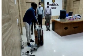 குறைந்த செலவில் ஆக்சிஜன் தயாரிக்கும் இயந்திரத்தை உருவாக்கிய இளைஞர்கள்