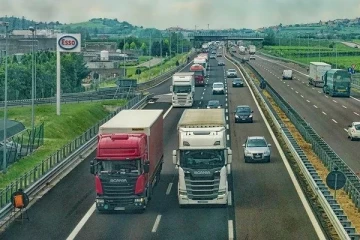 கனரக வாகன ஓட்டுநர்களுக்கு பற்றாக்குறை! - கனடாவில் ஏற்பட்டுள்ள கடும் நெருக்கடி