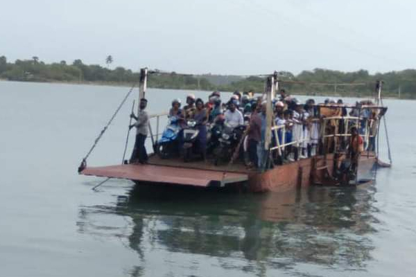 யாழில் மீண்டும் ஆரம்பிக்கப்பட்ட சேவையால் தீவக மக்கள் மகிழ்ச்சி | Karainagar Urgavatthurai Sea Route Transport