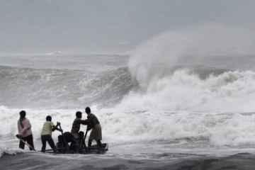 தொடர்ந்தும் இலங்கைக்கு அண்மையில் குறைந்த அழுத்தப் பிரதேசம் - கடும் மழை பெய்யும்