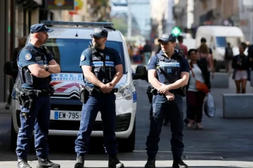 பிரான்ஸில் மனைவியை கொடூரமாக குத்திய கணவர்!