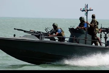 படகுடன் காணாமற்போன கடற்படை வீரர்கள் - அயல் தேசங்களிடம் உதவி கோரும் சிறிலங்கா கடற்படை