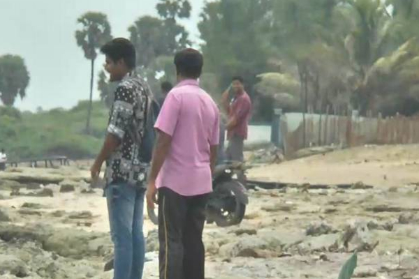 பொலிஸாருக்கு கிடைத்த ரகசிய தகவல்: பாம்பன் அருகே தீவிர சோதனை நடவடிக்கை | Police Received Bomb Had Been Buried Rameswaram