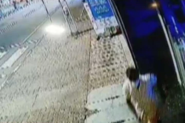 එකම දිනක කඩ 4ක් කැඩු හොරෙක් (CCTV දර්ශන)