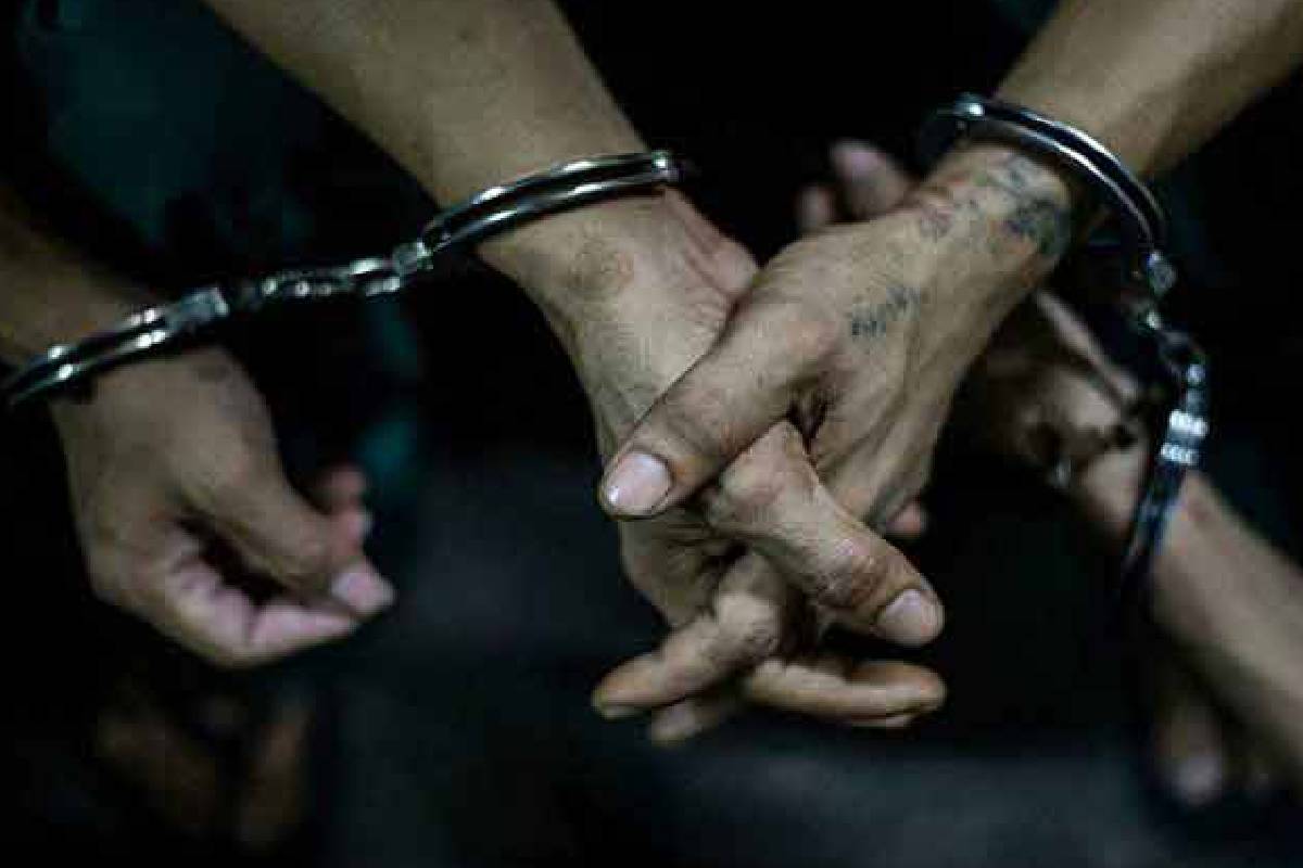 எரிபொருளை பதுக்கி வைத்திருந்த இருவர் கைது! | Two Arrested For Hoarding Fuel In Dhampalagama