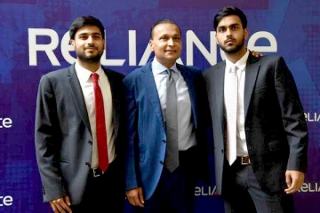 ஆரவாரம் இல்லாமல் வளர்ந்துவரும் முகேஷ் அம்பானி தம்பியின் மகன்கள்., சொகுசு கார்கள், விமானம் உட்பட சொத்து மதிப்பு தெரியுமா?