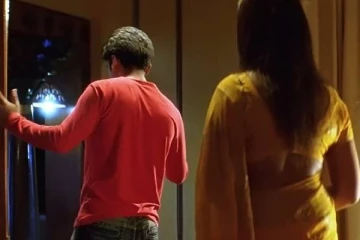 டூபீஸ், வாய்ல முத்தம்!! அப்படி இப்படின்னு நடிக்க சொன்ன இயக்குனர்!! சிம்பு பட நடிகை ஓப்பன்..