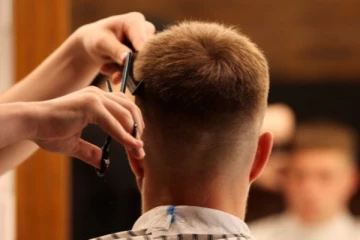 தலைமுடி வெட்டியதால் பாடசாலை மாணவன் உயிர்மாய்ப்பு