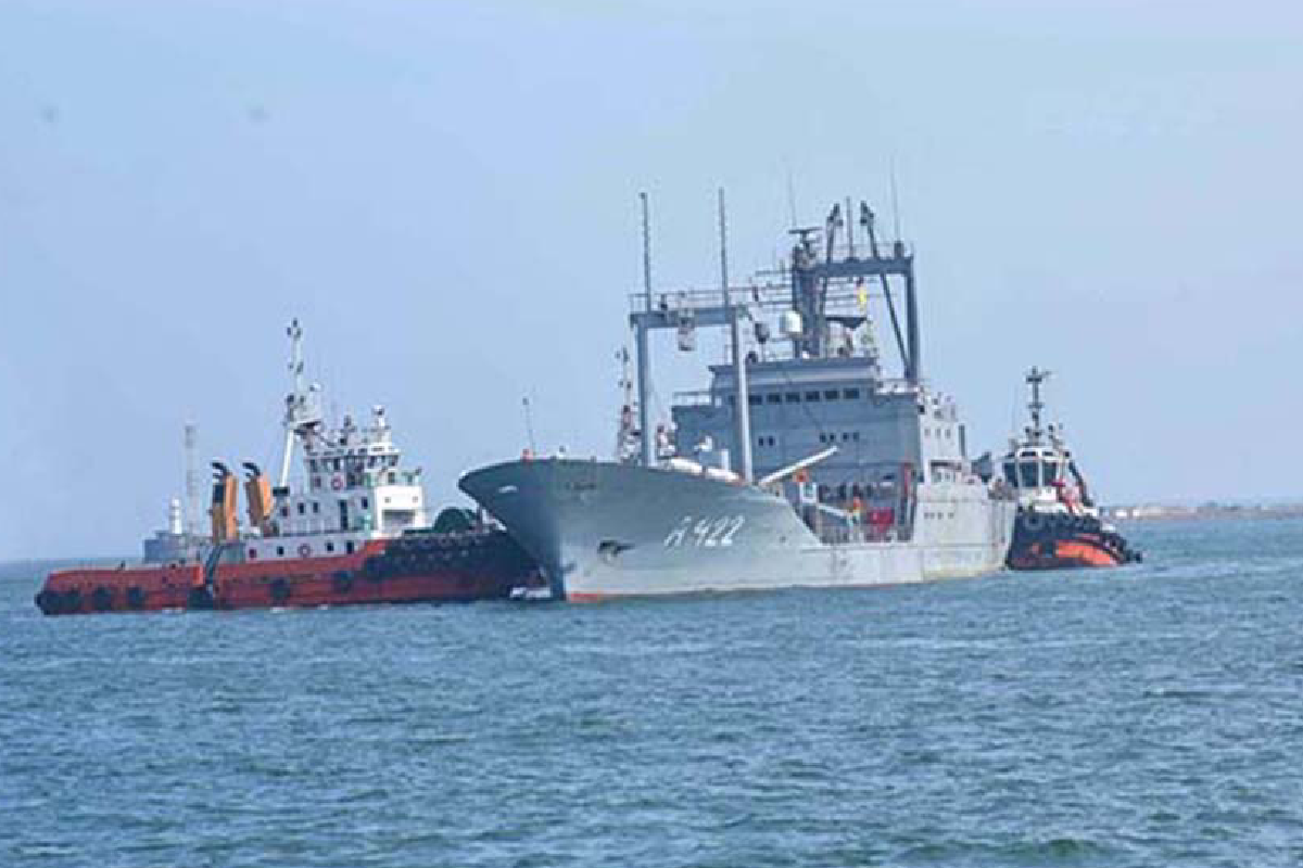 කොළඹ වරාය යුධ පිටියක් වෙන ලකුණු? ලෝකයේම ඇස් කොළඹ වරායට - ඉරානයේ දෙවෙනි යුධ නැවත් ලංවෙයි - ඇතුළට එන්න අවසර දුන්නොත්නම් ලංකාවත් ඉවරයි | Iran S Irins Bushehr Warship Near Colombo Port