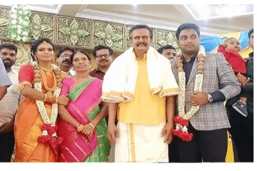 இறந்து போன தந்தையை தங்கையின் திருமணத்திற்கு வரவழைத்து அக்கா கொடுத்த பரிசு: நெகிழ்ச்சியின் உச்சம்