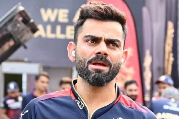 பைத்தியக்காரன் மாதிரி இருந்தேன் .. என்னை மாத்துனதே இவர்தான் : உருகிய விராட் கோலி