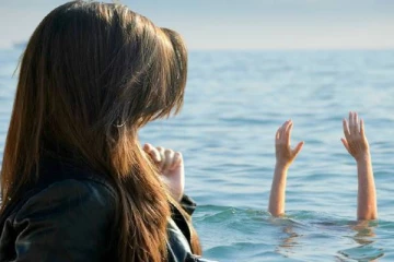 கடலில் நீராடச் சென்ற வெளிநாட்டு பெண் ஒருவர் பலி