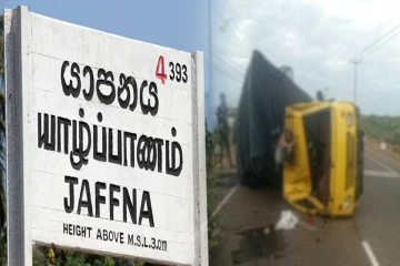 நடுவீதியில் தடம்புரண்டன பட்டா ரக வாகனம் - அதிர்ஷ்டவசமாக உயிர்தப்பிய சாரதி