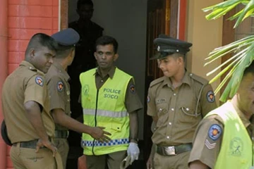 தந்தையின் கத்திக்குத்து தாக்குதலுக்கு இலக்கான சிறுவன்
