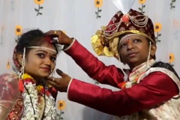 மாப்பிள்ளை 36 இன்ச்... பொண்ணு 31 இன்ச்... ஜோடிக்கு நடந்த திருமணம் - இணையத்தில் வைரலாகும் கல்யாண வீடியோ