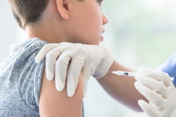 பிரான்சில் சிறுவர்களுக்கு தடுப்பூசி செலுத்த புதிய நிபந்தனை