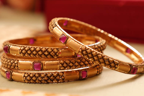 மீண்டும் எகிறிய விலை; சவரனுக்கு இவ்வளவா? கலங்கடிக்கும் தங்கம்! - தமிழ்நாடு