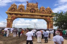 யாழில் நல்லூர்க் கந்தசுவாமி ஆலயத்தை பிரதிநிதித்துவப்படுத்தும் அலங்கார வளைவு திறப்பு