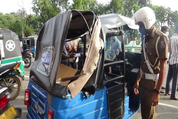 தலவாக்கலையில் முச்சக்கர வண்டி விபத்து: இருவர் காயம் | Three Wheeler Accident Thalawakkala Two Injured